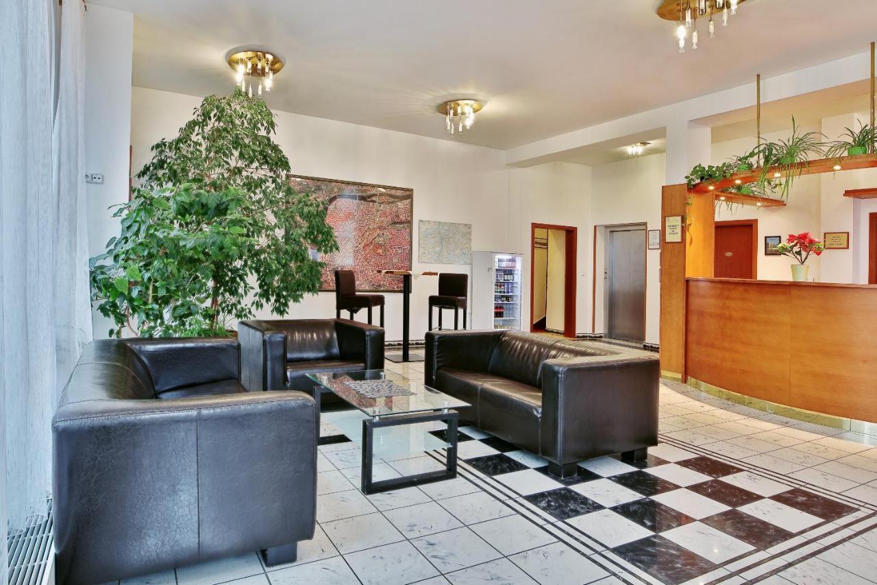 Hotel Attic 3*