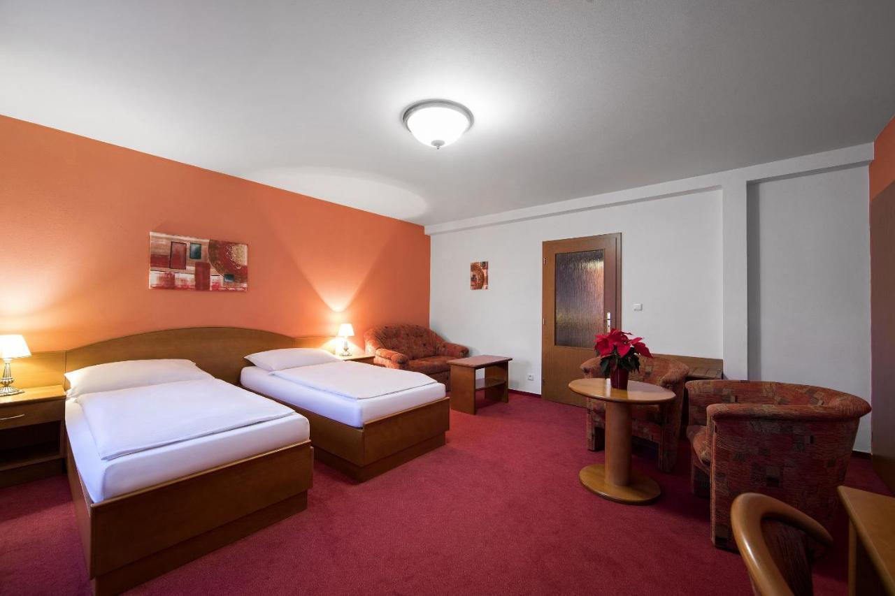 Attic Hotel