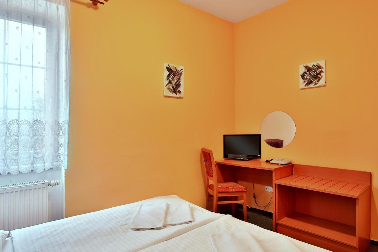 Attic Hotel 3*
